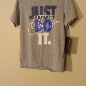Nike T-shirt